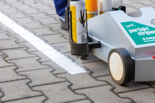 Dispositif de marquage au sol New Perfekt Striper® pour la peinture en aérosol