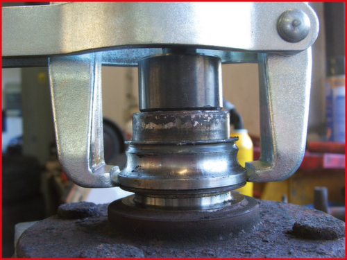 KS Tools Universal bearing ring puller