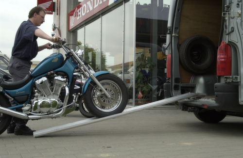 Rampe de chargement légère avec surface d'appui et butée de sécurité